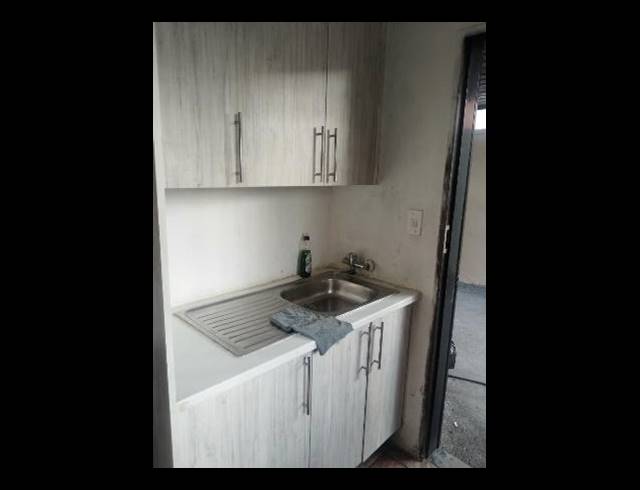 5 BEDROOM HOUSE FOR SALE IN OLIEVENHOUTBOS